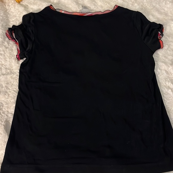 Chico’s Travelers black top. Red ruffle hem, neck line. Size 2. Slits in sleeve - Picture 3 of 7